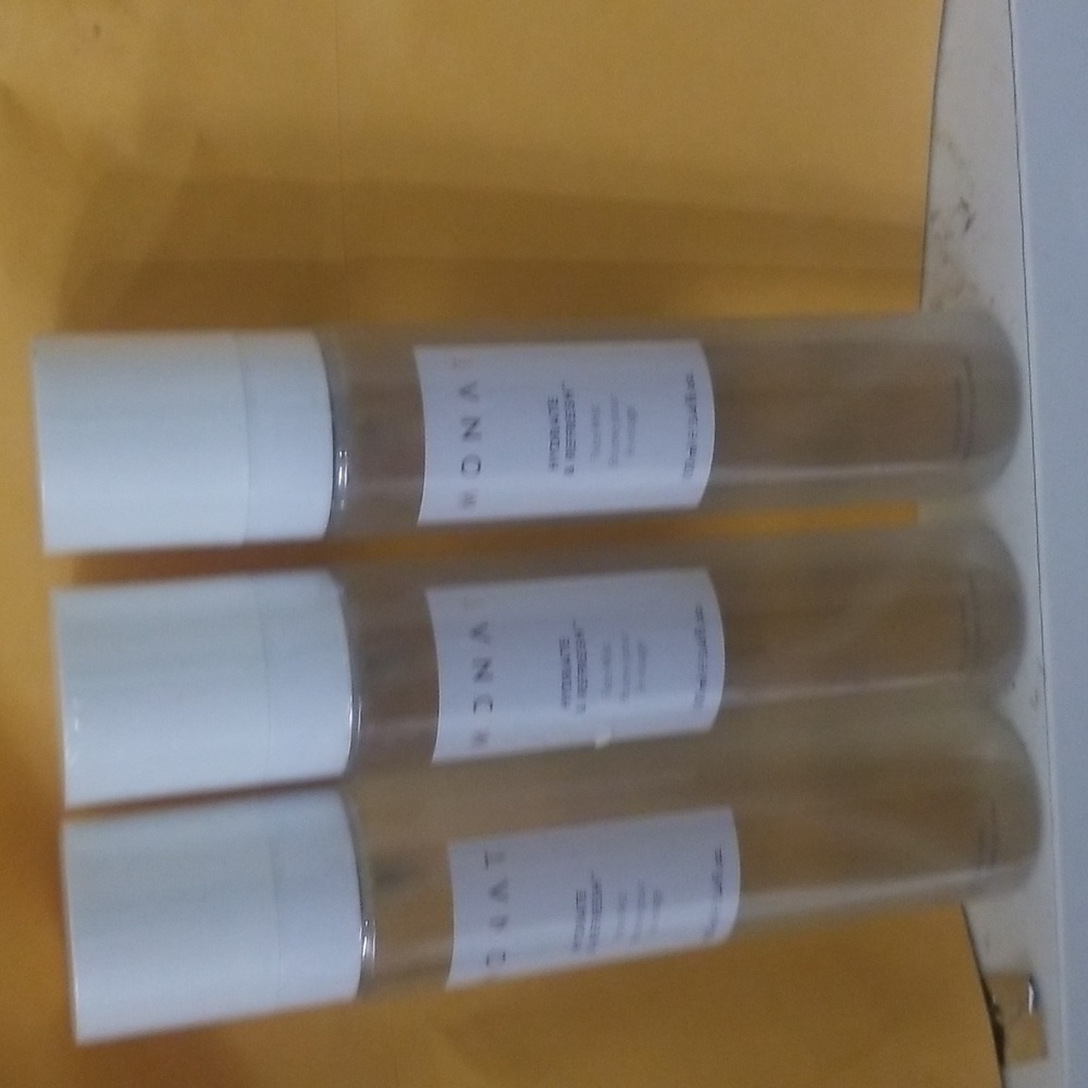 Monat hydrate &  refresh . Bundle of 3